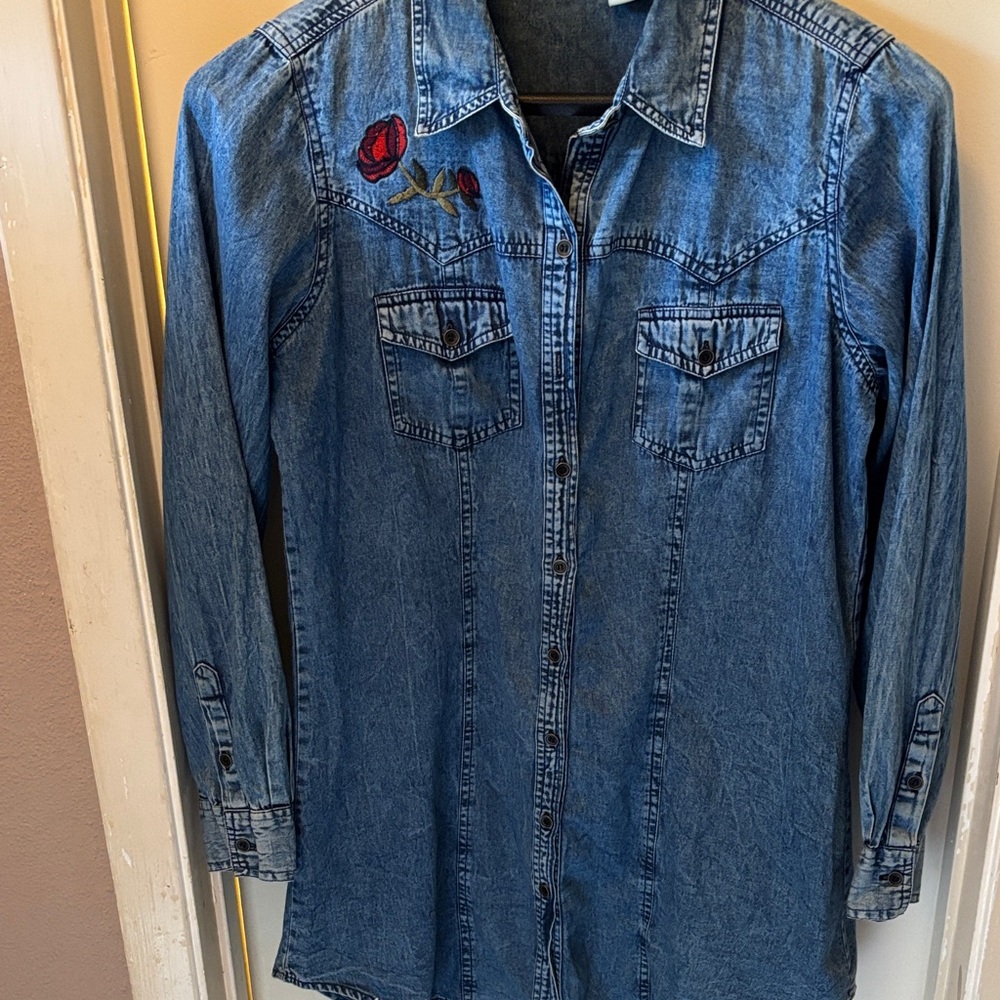 CHIC NOSTAGIL Embroidered Blue Denim Shirt Red Rose M